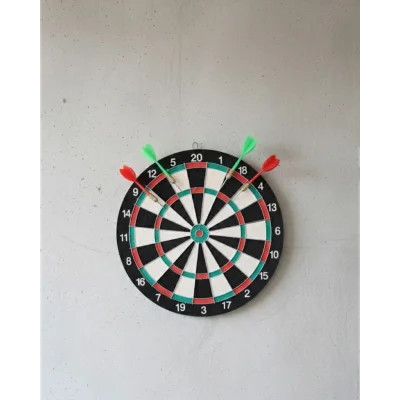 BUĞZ 17 İnç Profesyonel Dart Tahtası Dayanıklı Yapı ve 4 Metal Dart Oku