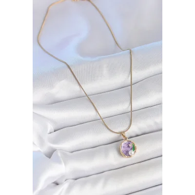 BUĞZ 316L Çelik Gold Renk Zincir Mor Çiçek İşlemeli Zirkon Taş İnci Detaylı Minimal Portre Model Kadın Kolye - BUĞZ