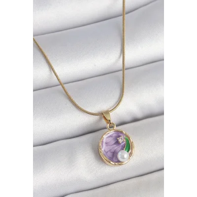 BUĞZ 316L Çelik Gold Renk Zincir Mor Çiçek İşlemeli Zirkon Taş İnci Detaylı Minimal Portre Model Kadın Kolye