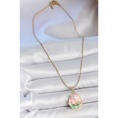 BUĞZ 316L Çelik Gold Renk Zincir Pembe Çiçek İşlemeli İnci Detay Portre Model Kadın Kolye - BUĞZ