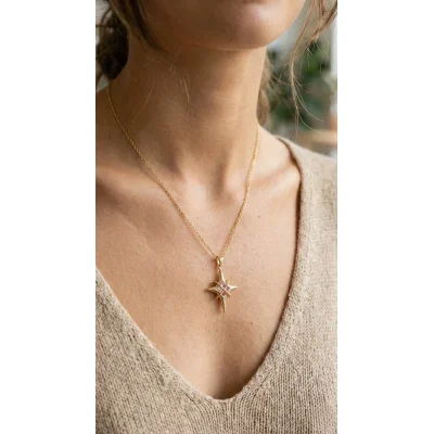 BUĞZ 316L Çelik Gold Renk Zirkon Taşlı Kutup Yıldızı Model Kadın Kolye