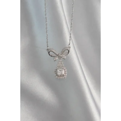 BUĞZ 316L Çelik Gümüş Renk Fiyonk Detay Zirkon Taşlı Tektaş Kolye - Lisinya