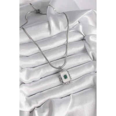 BUĞZ 316L Çelik Gümüş Renk İtalyan Zincir Beyaz Sedefli Kare Portre Model Zümrüt Taş Detay Kadın Kolye - BUĞZ