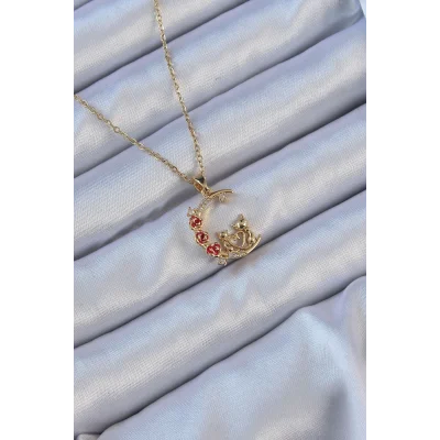 BUĞZ 316L Çelik Zincir Altın Renk Kırmızı Gül Detay Kedi Figür Zirkon Taşlı Ay Kolye