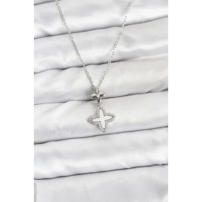 BUĞZ 316L Çelik Zincir Gümüş Renk 4 Yapraklı Yonca Model Zirkon Taşlı Kadın Kolye