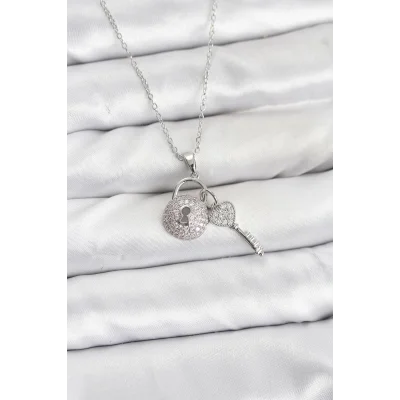 BUĞZ 316L Çelik Zincir Gümüş Renk Kilit Anahtar Model Zirkon Taşlı Kadın Kolye
