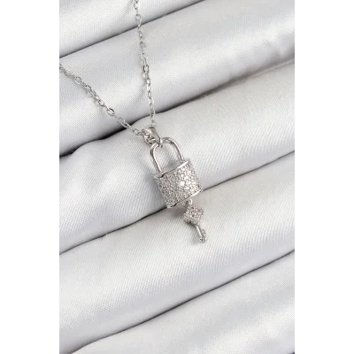 BUĞZ 316L Çelik Zirkon Taşlı Kilit Ve Sallantılı Anahtar Model Gümüş Renk Kadın Kolye