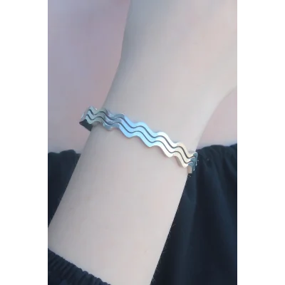 BUĞZ 316L Kararmaz Çelik Gümüş Renk Dalga Model Kelepçe Kadın Bileklik