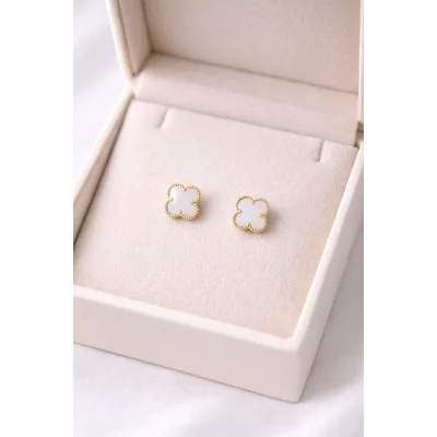 BUĞZ Altın Renk Yonca Figürlü Çelik Küpe MODEL 2 – Kararmaz, Paslanmaz, Minimal & Şık Kadın Küpesi