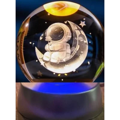 BUĞZ Ay Üstünde Astronot Tasarımlı Plastik Altlıklı Işıklı Cam Küre