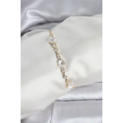 BUĞZ Baget Zirkon Taşlı Çiçek Model Gold Renk Asansörlü Kadın Bileklik
