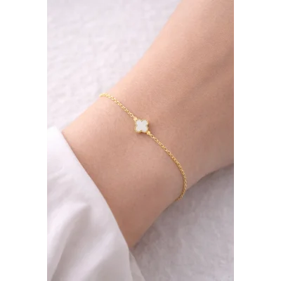 BUĞZ Beyaz Sedef Taşlı Yonca Figürlü Altın Renk Çelik Bileklik MODEL 3 – Kararma Yapmaz, Minimal ve Zarif Kadın Bilekliği