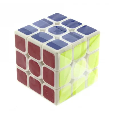  Beyaz Zemin Üzeri Renkli Zeka Küpü 3X3X3-5,5 cm 