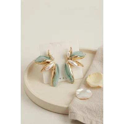 BUĞZ Buz Mavisi Renk Lotus Yaprak Model Kadın Küpe
