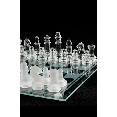 BUĞZ Cam satranç takımı 20x20 cm boyutunda şeffaf cam taşlar ve cam satranç tahtası ile