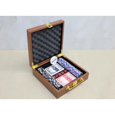 BUĞZ Deri Çantalı 100 Chip Ve 2 Adet İskambil Kağitına Sahip Poker Oyunu Alk4228
