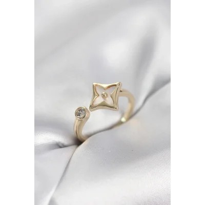 BUĞZ Gold Renk Köşeli Yonca Model Zirkon Taşlı Kadın Yüzük