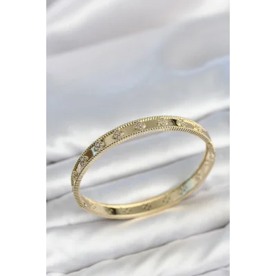 BUĞZ Gold Renk Pirinç Yonca Model Zirkon Taşlı Kadın Kelepçe Bileklik