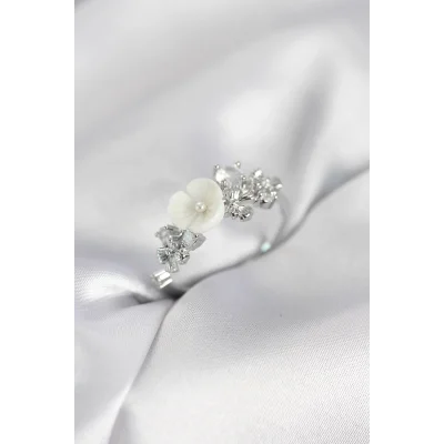 BUĞZ Gümüş Renk Pirinç Çiçek Model Zirkon Taşlı Kadın Yüzük