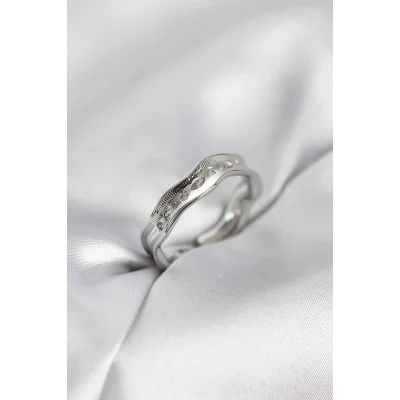 BUĞZ Gümüş Renk Su Damlası Model Zirkon Taşlı Kadın Yüzük