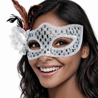 BUĞZ Gümüş Renk Tüylü Balo Maskesi