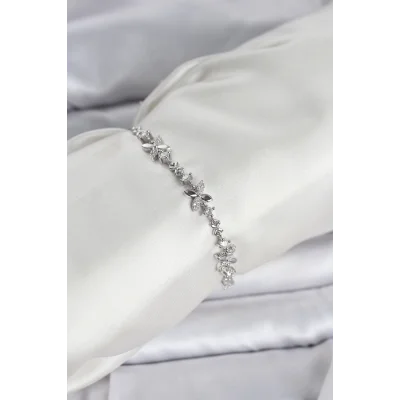 BUĞZ Gümüş Renk Yonca Model Zirkon Taşlı Asansörlü Kadın Bileklik