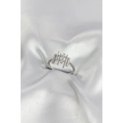 BUĞZ Gümüş Renk Zirkon Taşlı Sütun Model Kadın Yüzük
