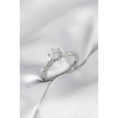 BUĞZ Gümüş Renk Zirkon Taşlı Tek Taş Model Kadın Yüzük