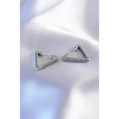 BUĞZ Gümüş Renk Zirkon Taşlı Üçgen Model Kadın Küpe