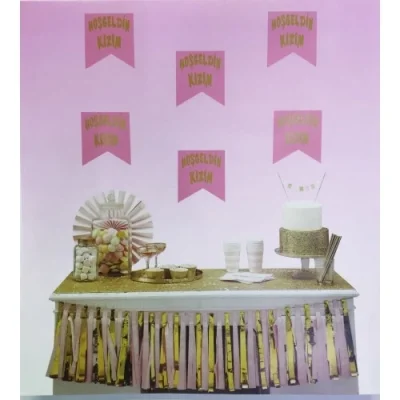 BUĞZ Hoşgeldin Kızım Yazılı Flama Süs Pembe Üzeri Altın Renk