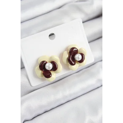 BUĞZ İnci Detaylı Krem Kahverengi Renk Papatya Model Kadın Küpe