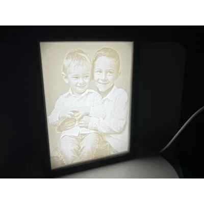 BUGZ Işıklı Resim Çerçevesi, Kişiye özel tasarım, Anılarınızı canlandırın,