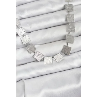 BUĞZ Kare Plaka Model Gümüş Renk Kadın Kolye