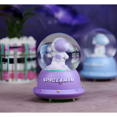BUĞZ Küçük Astronot Işıklı Kar Küresi