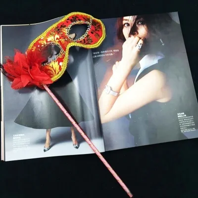 BUĞZ Lüks Taşlı Saplı Balo Maskesi Kırmızı Renk