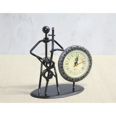 BUĞZ Metal Saatli Keman Çalan Müzisyen