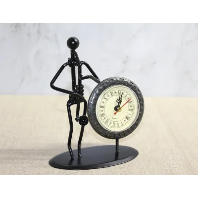 BUĞZ Metal Saatli Saksafon Çalan Müzisyen