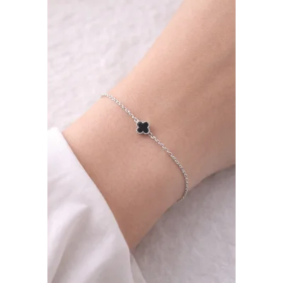 BUĞZ Minimal Siyah Yonca Figürlü Gümüş Renk Çelik Bileklik MODEL 1 – Kararma Yapmaz, Zarif ve Günlük Kullanıma Uygun Kadın Bilekliği