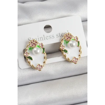 BUĞZ Pirinç Beyaz Mineli İnci Detaylı Sanatsal Portre Model Gold Renk Kadın Küpe