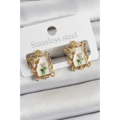 BUĞZ Pirinç Beyaz Mineli Sanatsal Portre Model Gold Renk Kadın Küpe