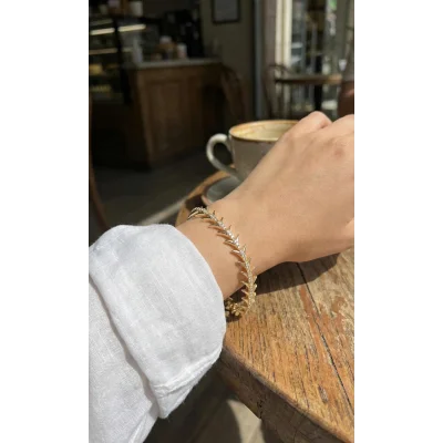 BUĞZ Pirinç Gold Renk Balık Sırtı Model Zirkon Taşlı Kadın Bileklik - BUĞZ