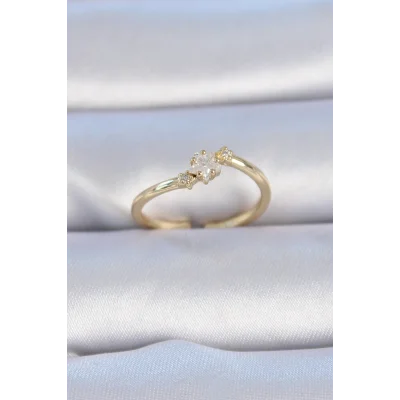 BUĞZ Pirinç Gold Renk Beyaz Çiçek Model Zirkon Taş Detay Kadın Yüzük