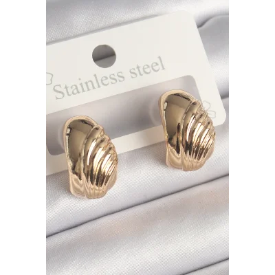 BUĞZ Pirinç Gold Renk İşleme Detaylı Yarım Halka Model Kadın Küpe