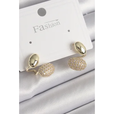 BUĞZ Pirinç Gold Renk Zirkon Taşlı Bombeli Model Kadın Küpe