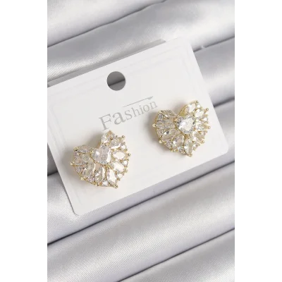 BUĞZ Pirinç Gold Renk Zirkon Taşlı Kalp Model Kadın Küpe