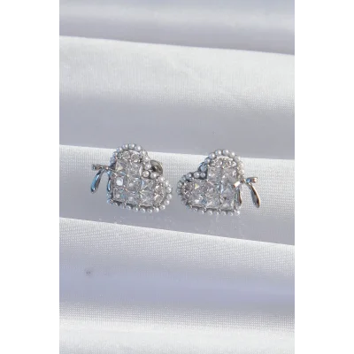 BUĞZ Pirinç Gümüş Renk Fiyonk Detay İncili Zirkon Taşlı Kalp Küpe - Lisinya