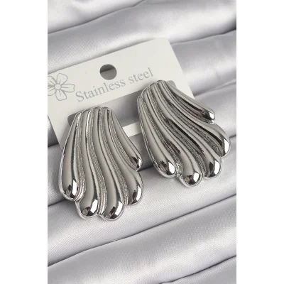 BUĞZ Pirinç Gümüş Renk İşlemeli İstiridye Model Kadın Küpe