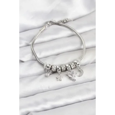 BUĞZ Pirinç Gümüş Renk Kalpli Model Charmlı Kadın Bileklik