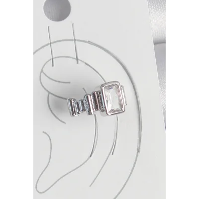 BUĞZ Pirinç Gümüş Renk Kare Zirkon Taşlı Kadın Kıkırdak Model Küpe