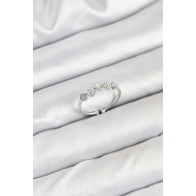 BUĞZ Pirinç Gümüş Renk Minimal Yonca Detaylı Kadın Yüzük